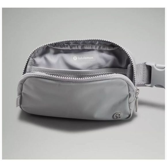 NWT Lululemon Everywhere Belt Bag in Silver drop - Picture 2 of 3